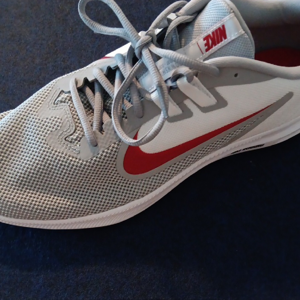 Nike Light Gray and Red LEFT Running SHOE ONLY